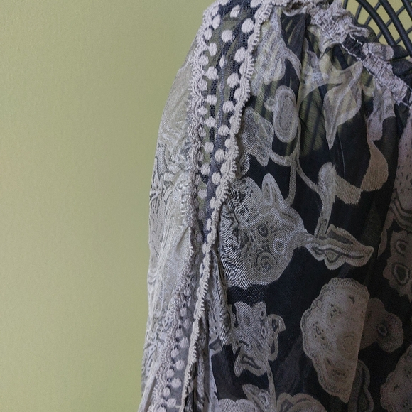 "FEMME", size L 60% Silk 50 %Viscose top, Made in Italy 🇮🇹 - Picture 3 of 5